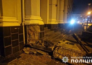 У Тернополі водій Audi в’їхав у будівлю обласної прокуратури