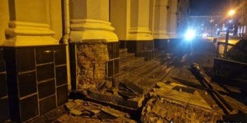 У Тернополі водій Audi в’їхав у будівлю обласної прокуратури