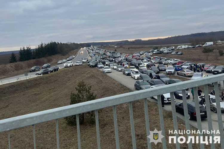 Поліція встановила організаторів нелегальних автоперегонів біля Тернополя