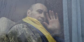 троє звільнених захисників