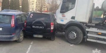 Бетонозмішувач протаранив п’ять автівок у Тернополі
