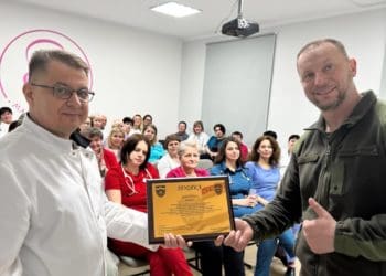 Військові подякували директору тернопільського перинатального центру “Мати і дитина” Віктору Овчаруку