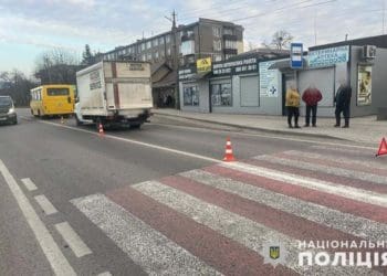 У Кременці на пішохідному переході авто збило неповнолітню