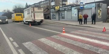 У Кременці на пішохідному переході авто збило неповнолітню