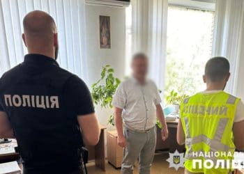 Чиновник за хабар у 3 000 доларів «оформив» дезінфекцію без перевірки: справу передано до суду