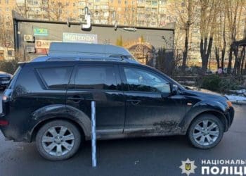 На території лікарні в Тернополі під колесами автівки загинув пенсіонер