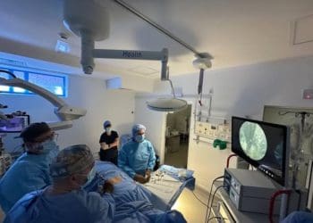 ендоскопічну операцію