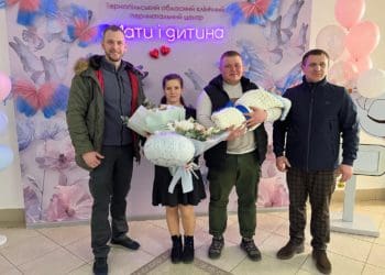 Голова Тернопільської облради Богдан Бутковський привітав військового з народженням сина