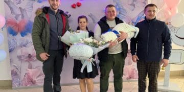 Голова Тернопільської облради Богдан Бутковський привітав військового з народженням сина