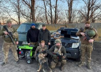 Два автомобілі на фронт захисникам передав Михайло Головко