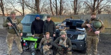 Два автомобілі на фронт захисникам передав Михайло Головко