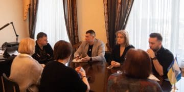 Заступник начальника ТОВА Тарас Пастух обговорює новий підхід до підтримки ветеранів