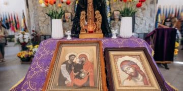 У Всеукраїнський Храм-пантеон Святої Праведної Анни на Тернопільщині передали часточку мощей