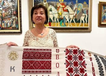 Вишитий рушник єднaння з Тернопільщини розгорнули у Чикaго