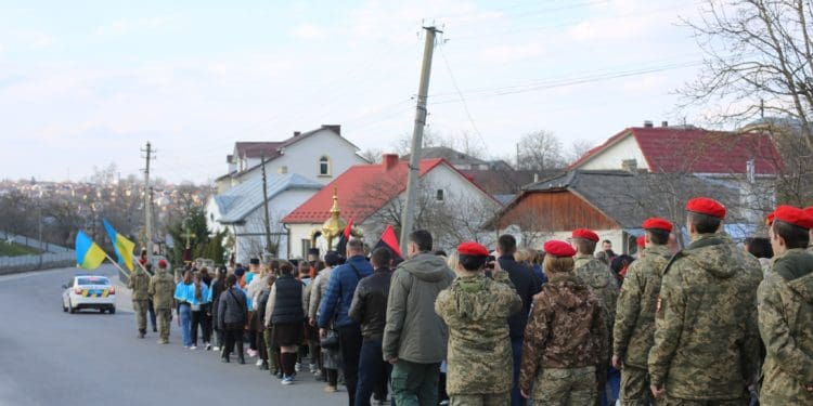 Хресна хода у Збаражі об’єднала сотні вірян у молитві за Україну
