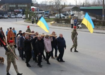 Хресна хода у Збаражі об’єднала сотні вірян у молитві за Україну