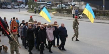 Хресна хода у Збаражі об’єднала сотні вірян у молитві за Україну