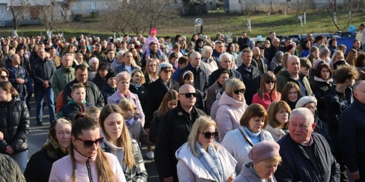 Хресна хода у Збаражі об’єднала сотні вірян у молитві за Україну