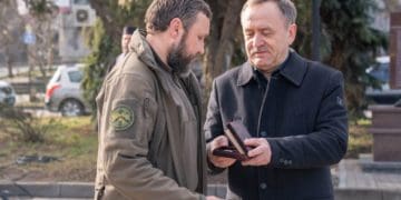 Відомий доброволець з Тернополя Олександр Починок отримав нагороду від Президента