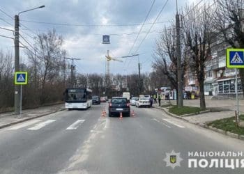 78-річний водій збив жінку нa пішохідному переході у Тернополі
