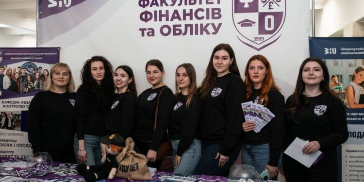 День відкритих дверей у ЗУНУ зібрав сотні вступників з усієї України