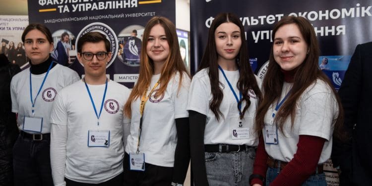 День відкритих дверей у ЗУНУ зібрав сотні вступників з усієї України