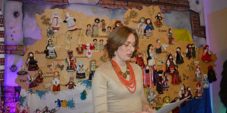 Мапа України з ляльками-мотанками прибула до Збаража