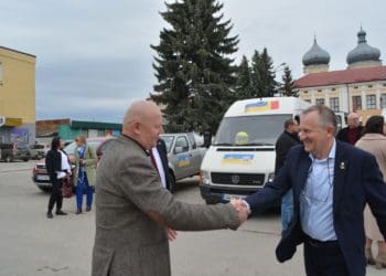 У Збаразькому замку передали чергову партію автівок для ЗСУ від бельгійських друзів