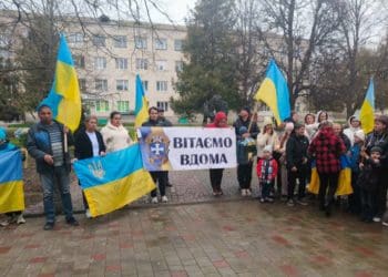 У Підволочиську зустріли двох захисників після трьох років полону