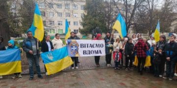 У Підволочиську зустріли двох захисників після трьох років полону