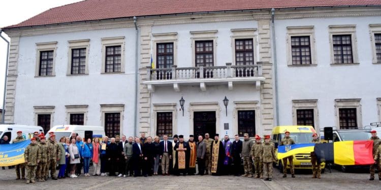 У Збаразькому замку передали чергову партію автівок для ЗСУ від бельгійських друзів