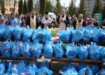 У Тернополі “Карітас” освятив великодні кошики для потребуючих і відкрив Центр життєстійкості