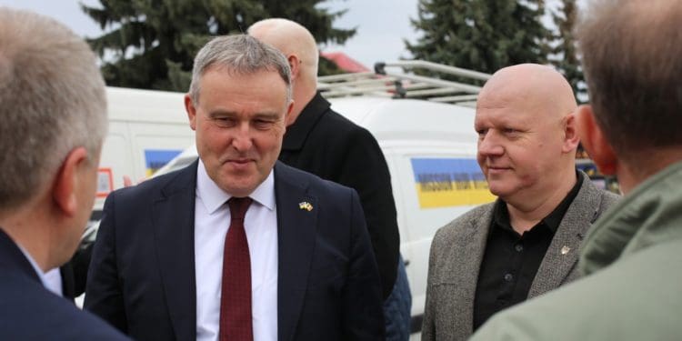 У Збаразькому замку передали чергову партію автівок для ЗСУ від бельгійських друзів