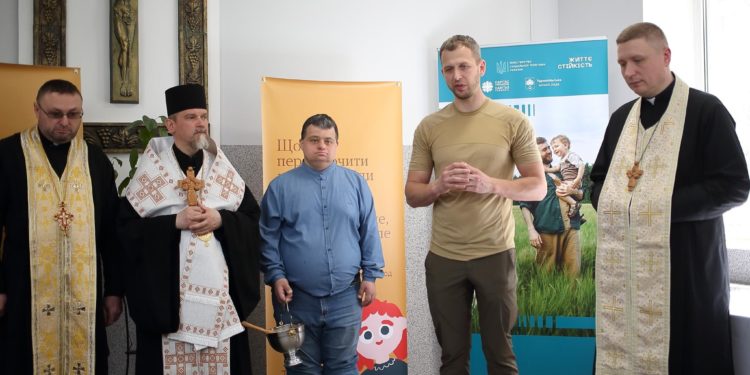 У Тернополі “Карітас” освятив великодні кошики для потребуючих і відкрив Центр життєстійкості