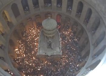 У Єрусалимі в храмі Гробу Господнього зійшов Благодатний вогонь