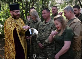 Великдень на передовій: артилеристи 44-ї бригади освятили паски та молилися за Перемогу