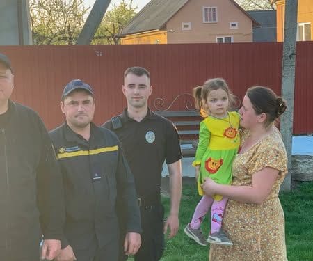Трирічна дівчинка з Кременеччини самостійно пройшла 10 км лісом і вижила