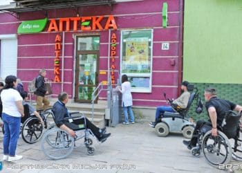 Чортків на кріслі колісному: на Тернопільщині провели експеримент, що відкриває очі