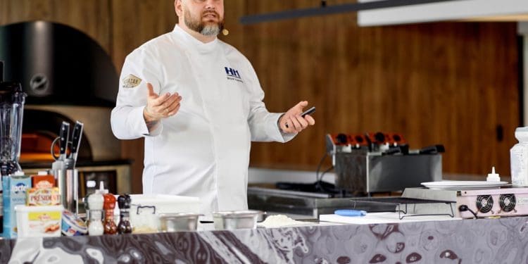 Відомий піцайоло з Тернопільщини Віталій Колошиць виступив на національній кулінарній події у Києві