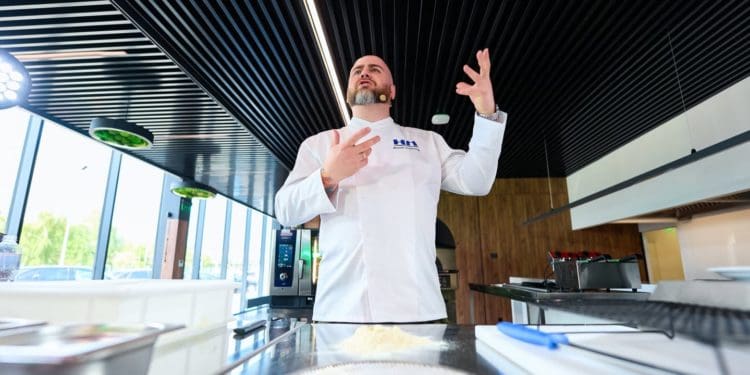 Відомий піцайоло з Тернопільщини Віталій Колошиць виступив на національній кулінарній події у Києві