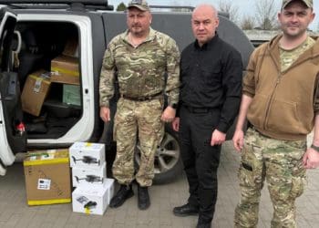 Міський голова Тернополя Сергій Надал на фронті передав партію безпілотників