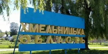 Через атаку рф на Хмельниччині є пошкодження і двоє постраждалих, серед них – дитина