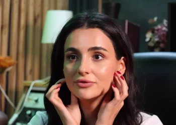 Аннa Трінчер