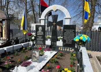 Відкрили пам’ятник Олегу Барні на Тернопільщині до роковин його загибелі на війні