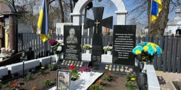 Відкрили пам’ятник Олегу Барні на Тернопільщині до роковин його загибелі на війні