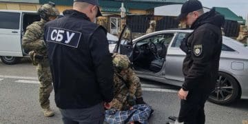 На Тернопільщині посадовець виконавчої служби організував втечу ухилянтів за 13 тисяч доларів