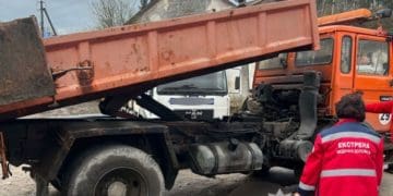 Трагедія на Кременеччині: під час розвантаження авто загинув 58-річний чоловік