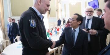 Віталій Кличко зустрівся з дипломатами 38 країн світу з питань допомоги Україні та інвестицій