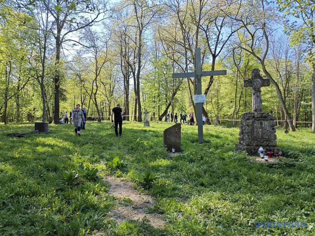 У Пужниках на Тернопільщині виявили останки 42 осіб