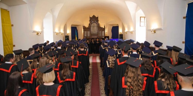 У Збаразькому замку вручили дипломи випускникам юридичного факультету ЗУНУ